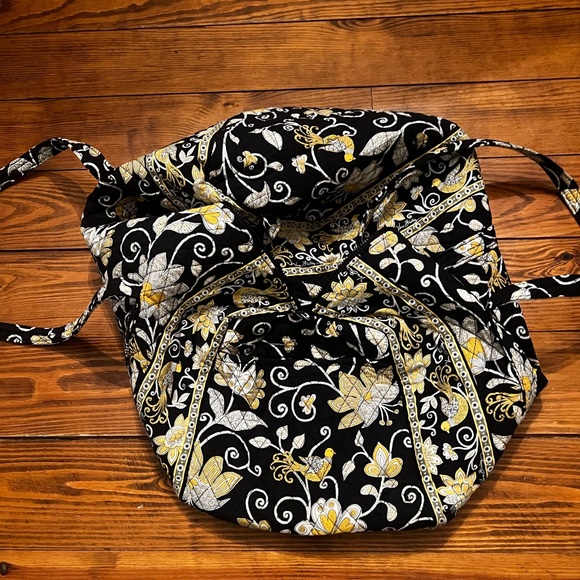 Vera Bradley Yellow Bird pattern 5-item set with hanging bag and more! - Picture 6 of 15
